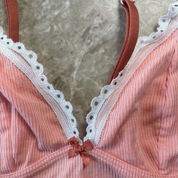 𝅺VICTORIA Secret lace trim triangle bralette - Picture 4 of 8